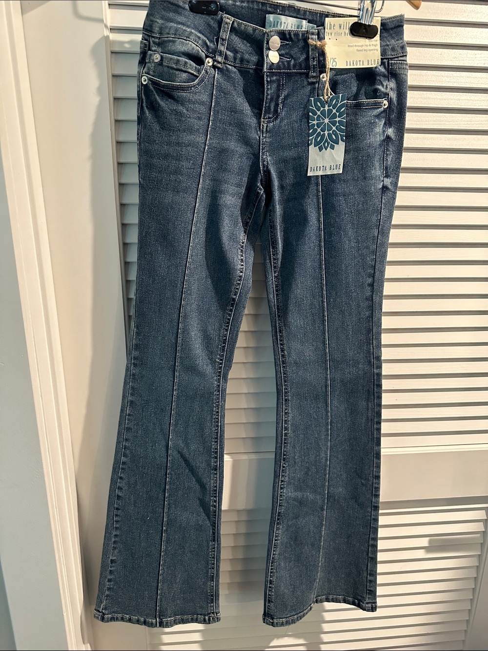 NWT Dakota Blue Low Rise Bootcut Five Pockets Jeans with front leg seam.